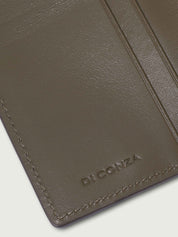 CARTERA VERTICAL DE CUERO OLIVO UNISEX